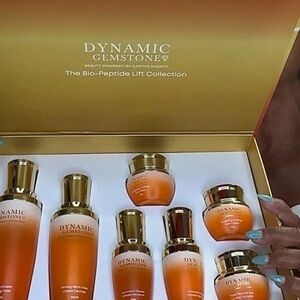 Dynamic gemstone the bio- peptide lift collect skin care